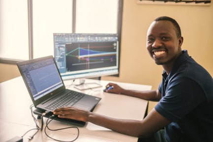 Etienne Mutebutsi và cầu treo được thiết kế trên AutoCAD