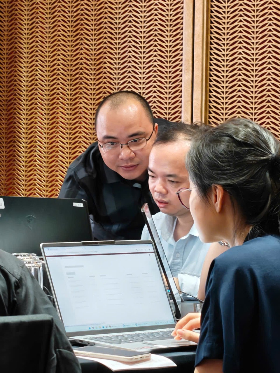 Chuyên gia của Autodesk và OneCAD hướng dẫn người tham gia trên nền tảng