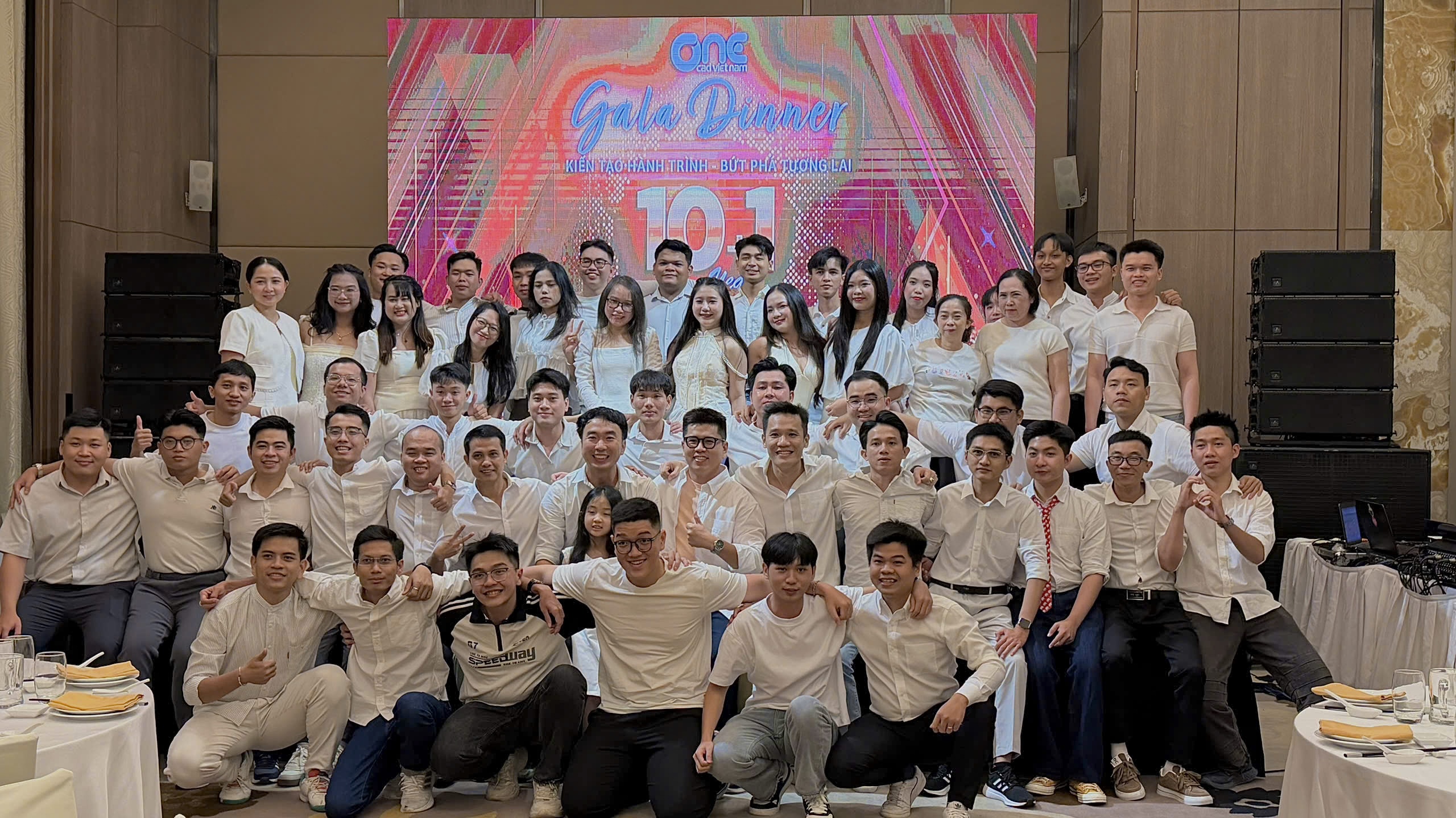Tập thể OneCAD tại đêm Gala