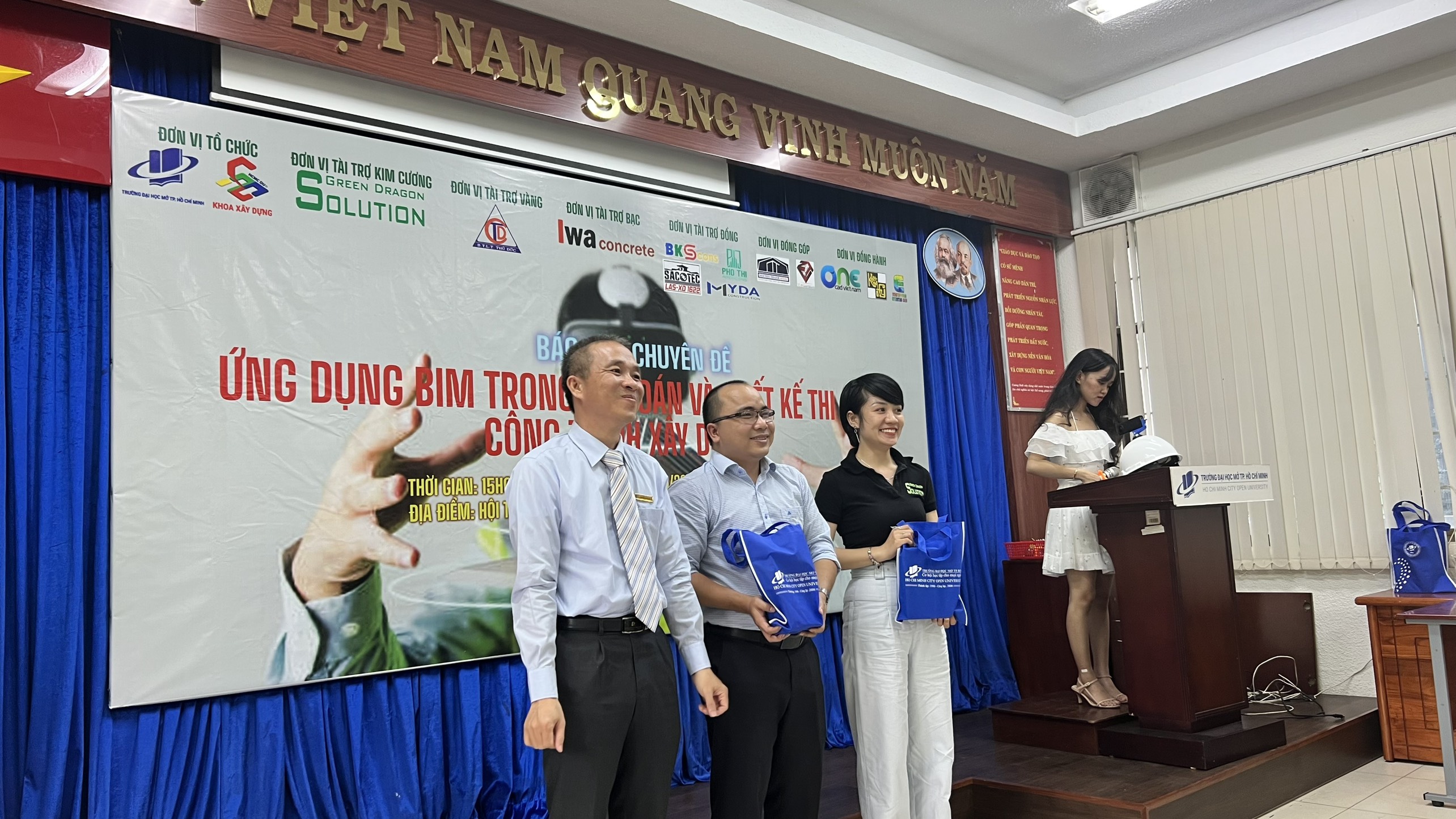 OneCAD VN tham gia buổi báo cáo chuyên đề về Ứng dụng BIM trong dự toán và thiết kế thi công công trình xây dựng tại trường ĐH Mở TP HCM