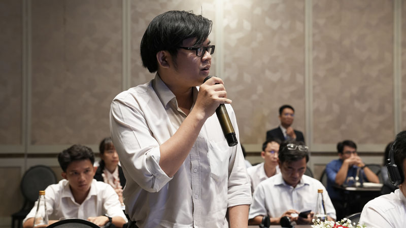Khách tham dự đặt câu hỏi cho các chuyên gia giải đáp - 3