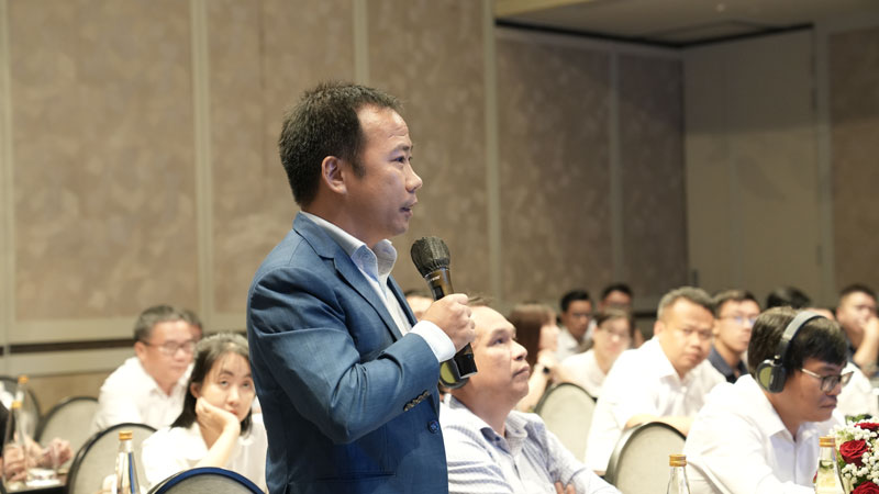 Khách tham dự đặt câu hỏi cho các chuyên gia giải đáp - 2