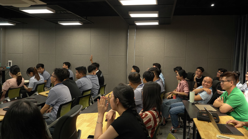 Nhân sự tham gia hào hứng