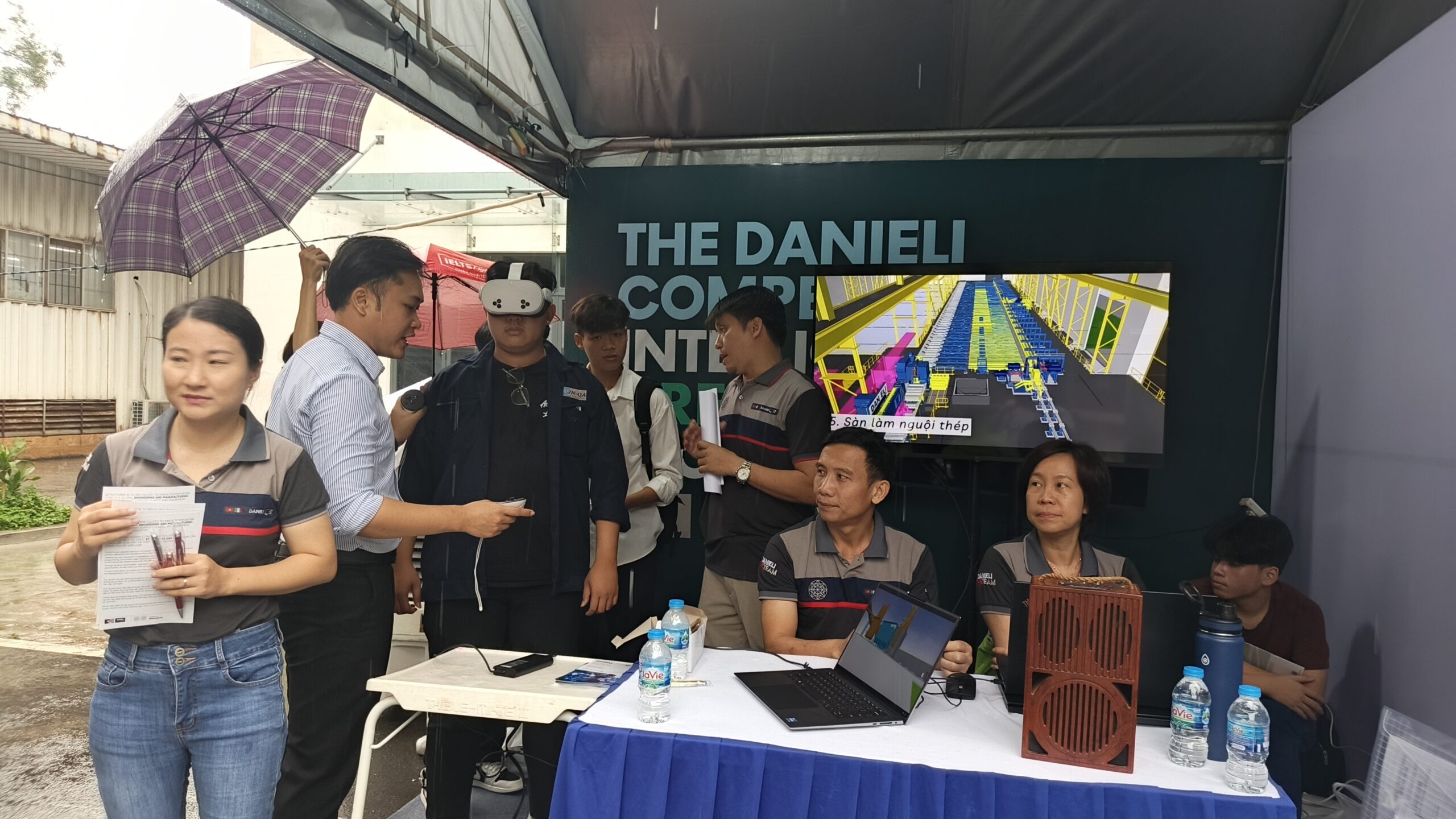 OneCAD hỗ trợ Danieli trình diễn mô hình nhà máy trên kính thực tế ảo tại Career Fair 2025