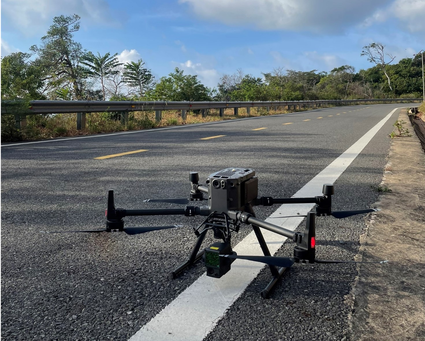 OneCAD sử dụng UAV LiDAR tích hợp camera RGB độ phân giải cao