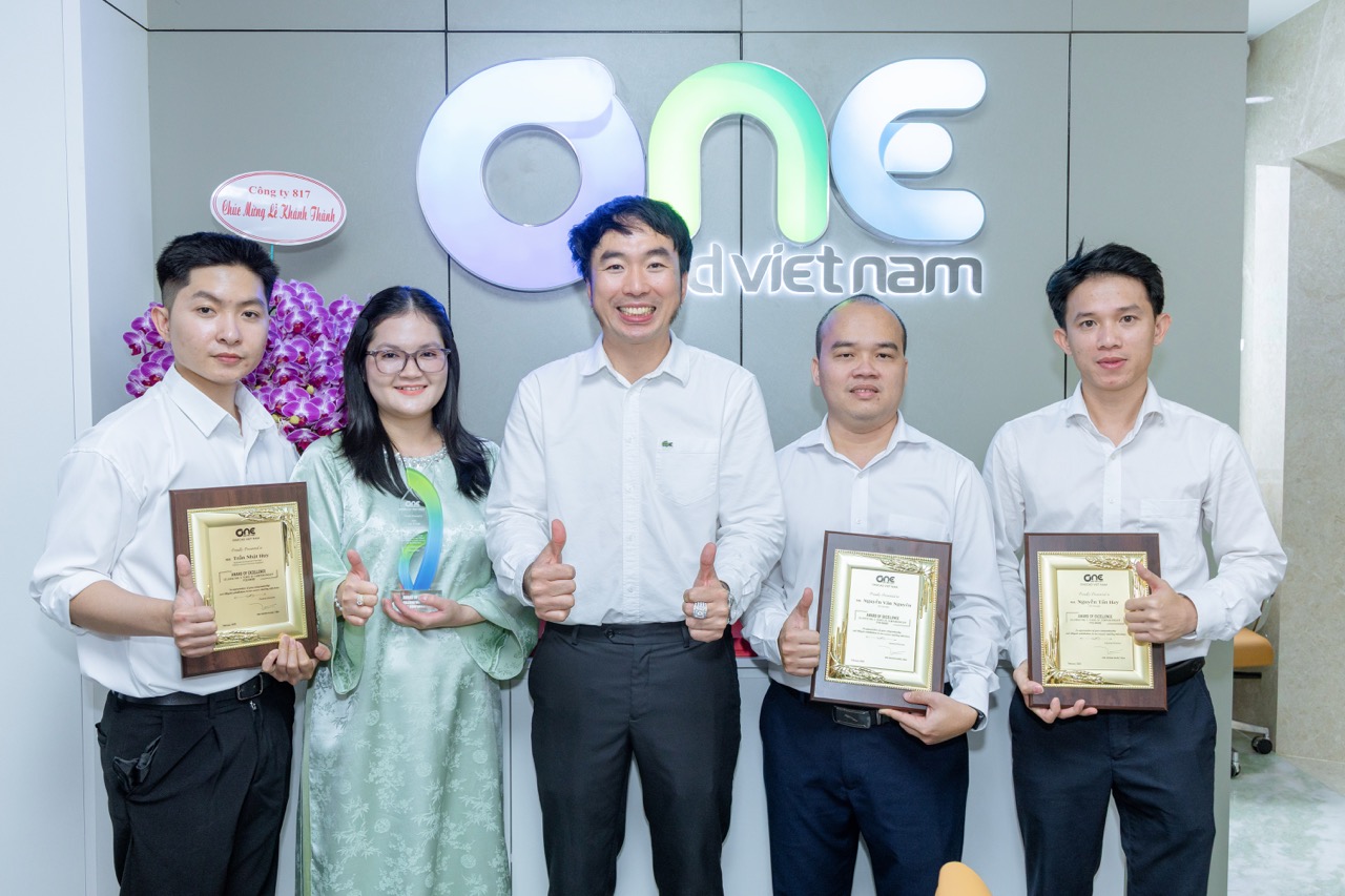 OneCAD vinh danh nhân sự gắn bó 5 năm và 10 năm trong lễ tổng kết năm 2025