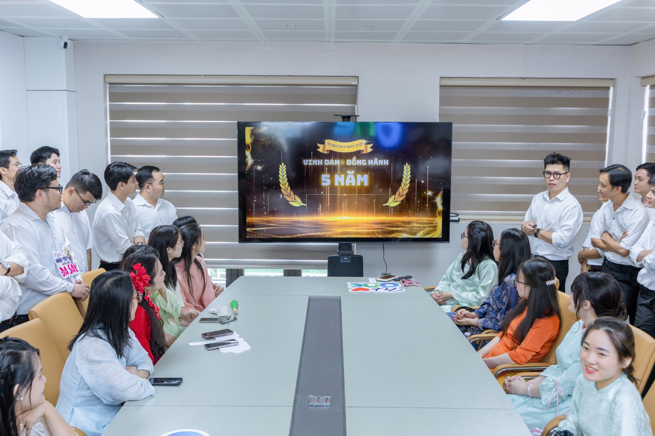 Recognition of employees with 5 years of service