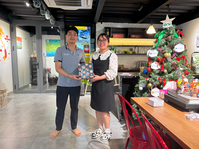 Trường và chị Hương