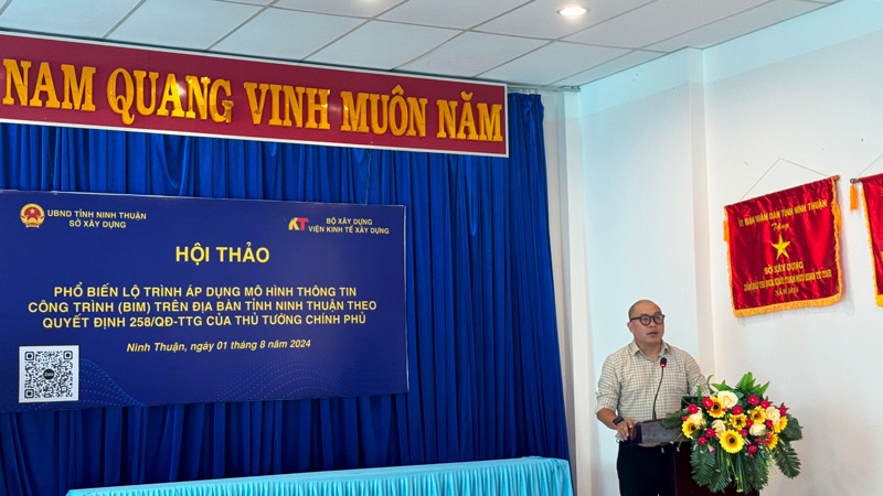 Tiến sĩ Tạ Ngọc Bình phát biểu tại hội thảo