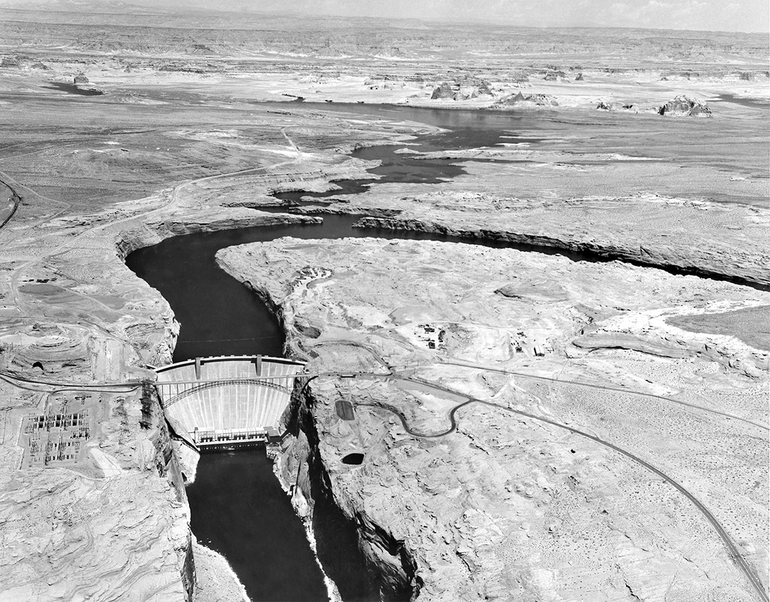 Đập Glen Canyon vào những năm 1960. Ảnh do Cục Khai hoang cung cấp.